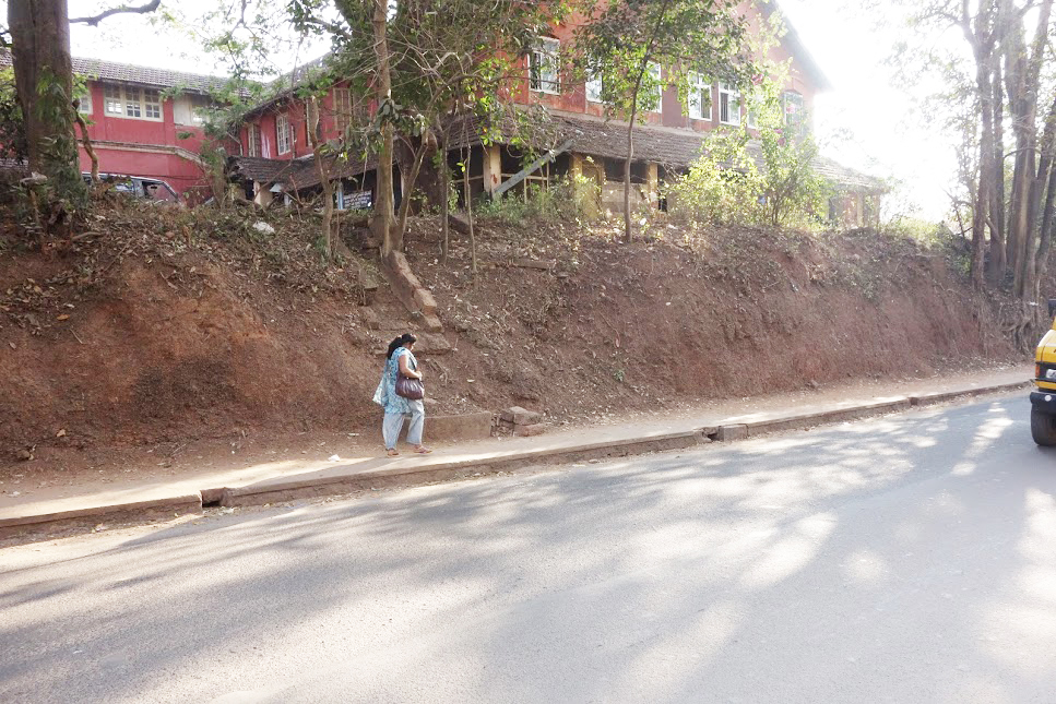 ಆವರಣ ಗೋಡೆಯ ನಿರೀಕ್ಷೆಯಲ್ಲಿ ದ.ಕ. ಜಿಲ್ಲಾಧಿಕಾರಿ ಕಚೇರಿ!